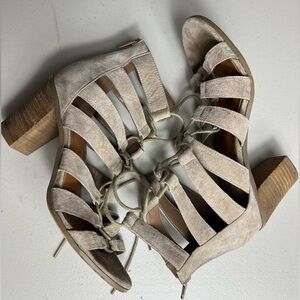 Dayyna Lace up front sandal heeled